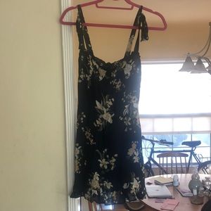 Very popular reformation niara dress. Size 4. Worn once to a wedding.